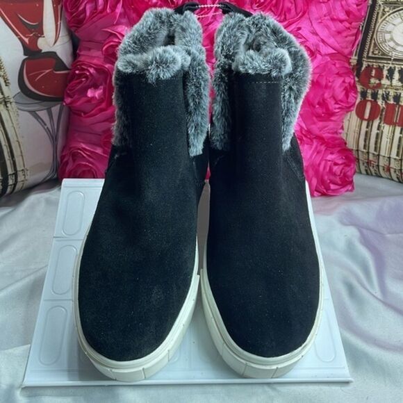 (D) Black suede sneakers from DOLCE VITA, size 9.5 - Picture 4 of 9